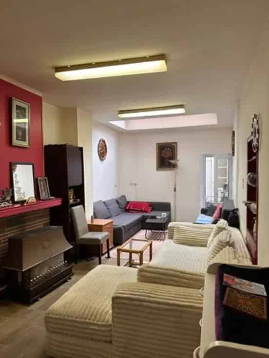 Huis Te Koop: Dubbele Eengezinswoning te Renoveren