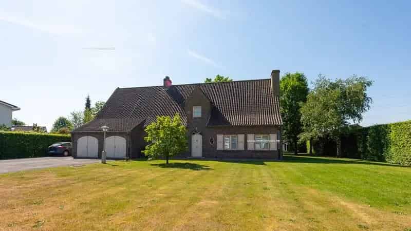 Woning te koop Beveren: 5 slaapkamers, atelier 200m², renovatieproject