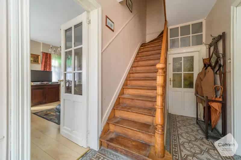 Authentieke Halfopen Villa Te Renoveren Nabij Zee