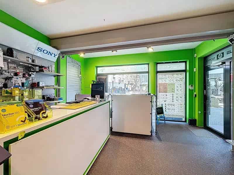 Commercieel Pand Bredabaan: Grote Visibiliteit