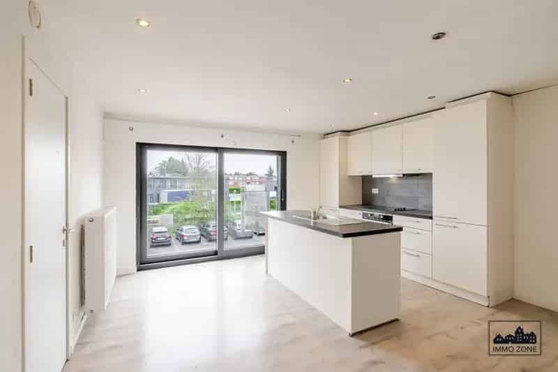 Handelspand met Duplexappartement Hemiksem Centrum