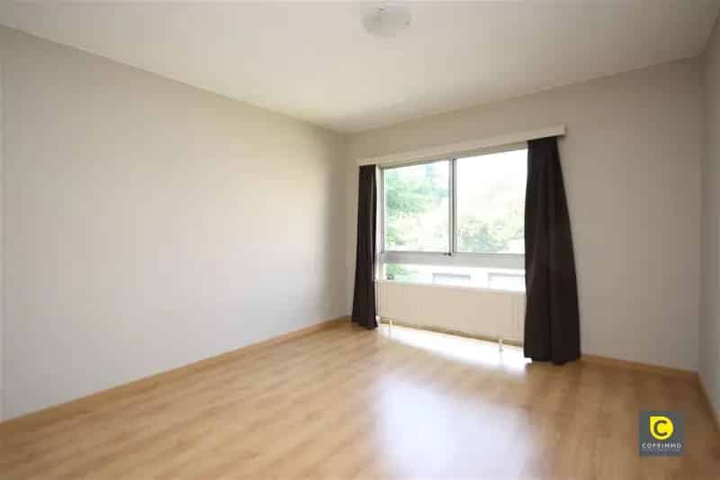 Appartement te koop Edegem: 2 slaapkamers, terras, instapklaar