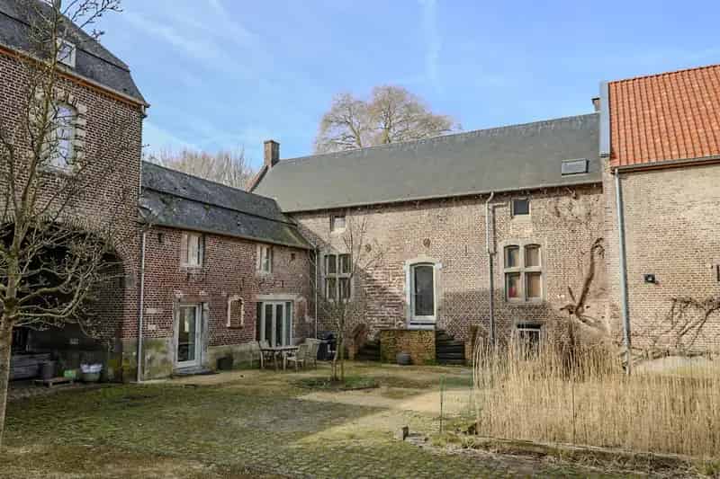 Huis te koop in Herk-de-Stad: Vierkantshoeve met 3 slaapkamers