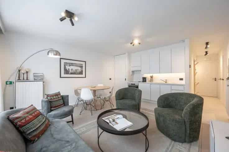Appartement Te Koop: 1 Slaapkamer Nabij Zee en Centrum