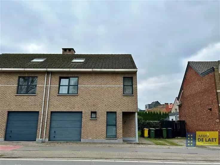 Ruime Halfopen Bebouwing met Garage en Zolderstudio