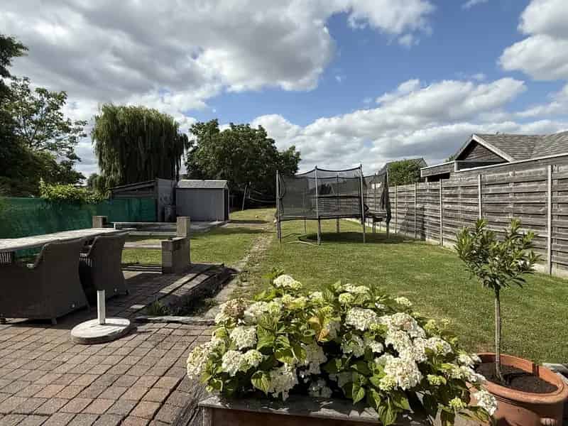 Huis te huur met garage en grote tuin