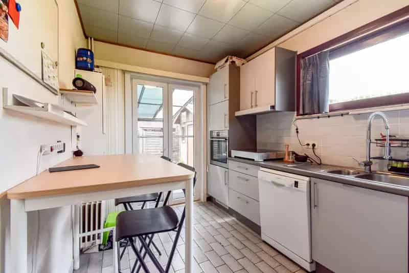 Ruime gezinswoning te Gistel met 4 slaapkamers en tuin