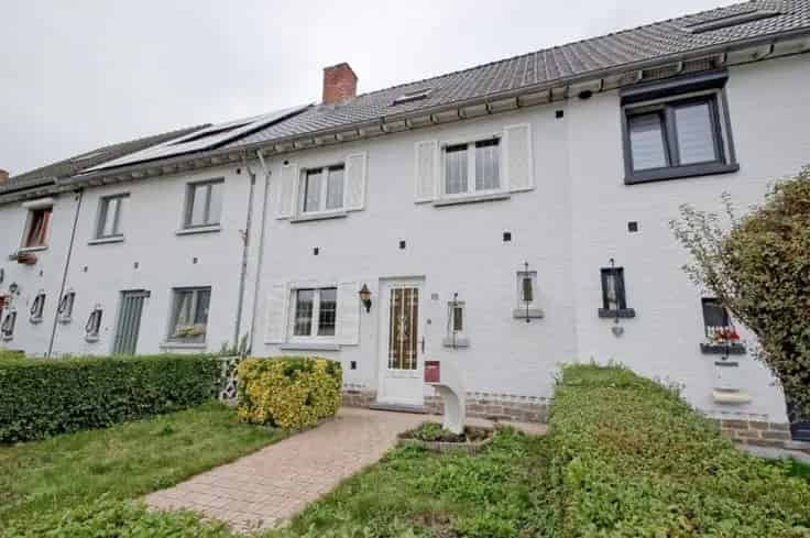 Te Koop: Gezellige 3 Slaapkamer Huis Nabij Alle Faciliteiten