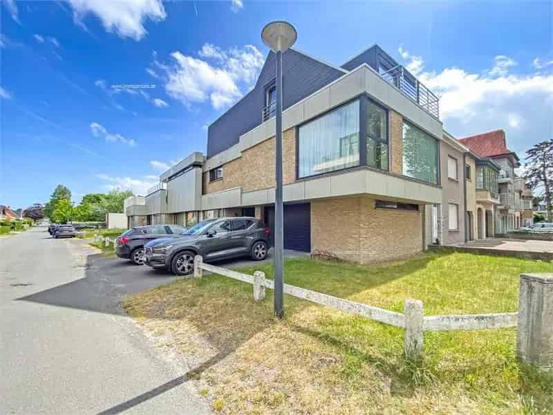Hoekwoning Oostduinkerke 3 slaapkamers Praktijkruimte Zwembad