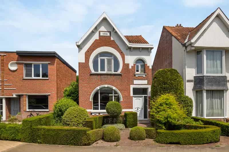 Huis te koop Kapellen: Te renoveren woning met boszicht