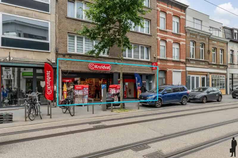 Commercieel Gelijkvloers met Magazijn Deurne Verhuurd aan Kruidvat
