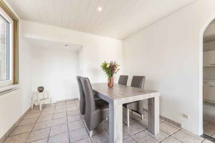 Gunstig gelegen woning met 3 slaapkamers en bijgebouw
