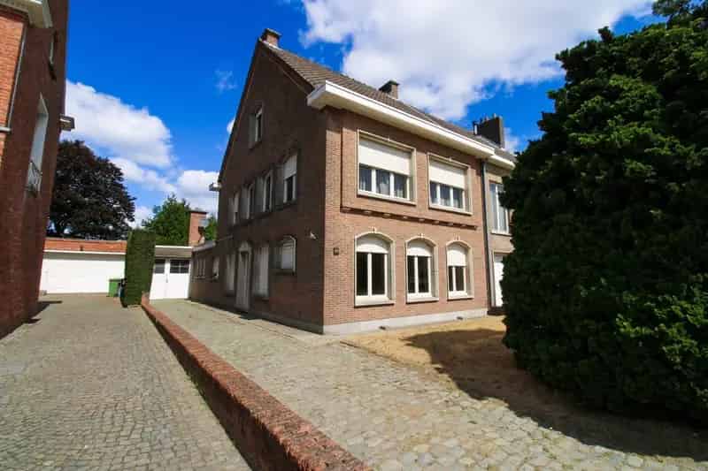 Ruime halfopen bebouwing met 5 slaapkamers te koop in Sint Niklaas