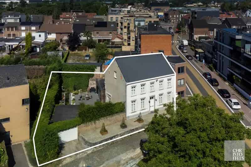 Gerenoveerd Neoclassicistisch Herenhuis Nabij Nederlandse Grens
