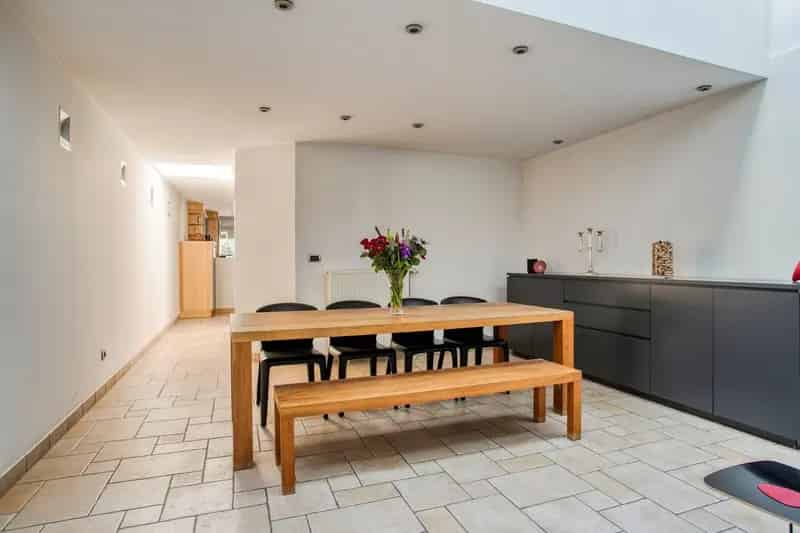 Ruime woning 3 slaapkamers bureau en tuin