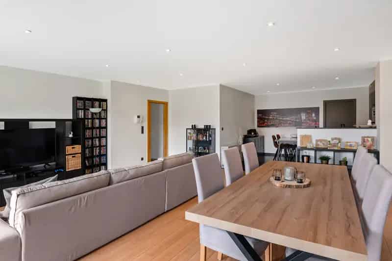 Appartement te huur  Vernieuwd met Terras Garage nabij A12
