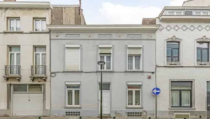 6 Slaapkamers Huis te koop Laken Nabij Sportcomplex
