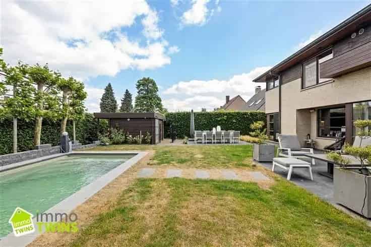 Villa Te Koop Berlare: Instapklare Luxe Open Bebouwing met Zwembad