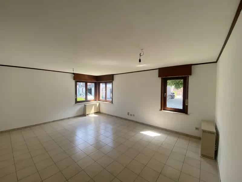 Gelijkvloers appartement met garage en tuin te huur in Sint-Eloois-Vijve