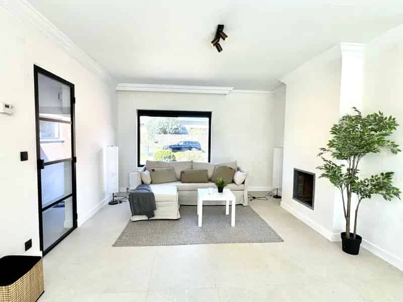 Gelijkvloerse woning te huur 3 slaapkamers garage tuin