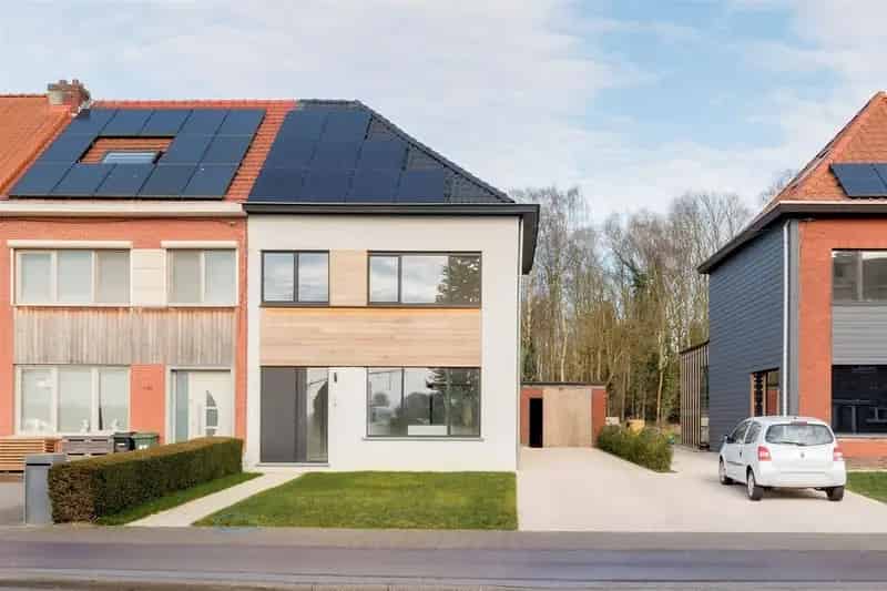 Gerenoveerde Halfopen Bebouwing met Groen Uitzicht