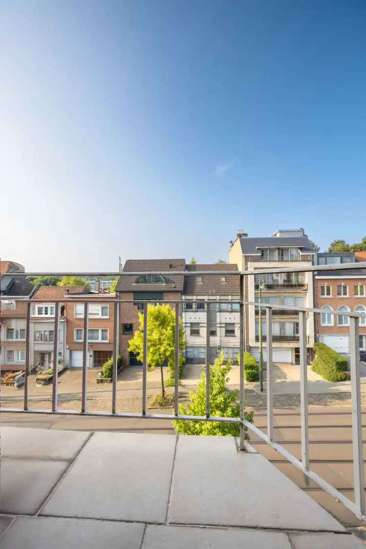 Te huur appartement in Uccle met 2 slaapkamers en terras