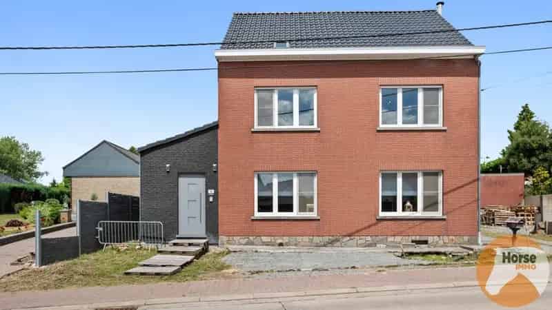 Huis te koop Moerbeke gerenoveerd met weide en stallen