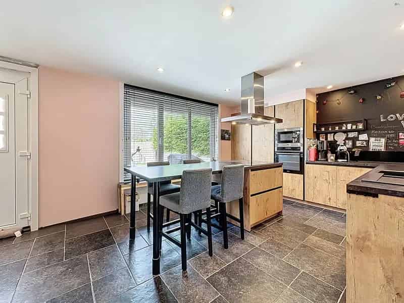 Halfopen Bebouwing 3 Slaapkamers Tuin
