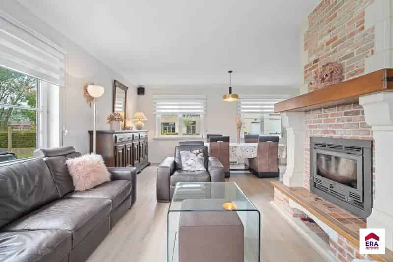 Huis te koop Sint-Martens-Lennik: Ruime villa met 3 slaapkamers en tuin