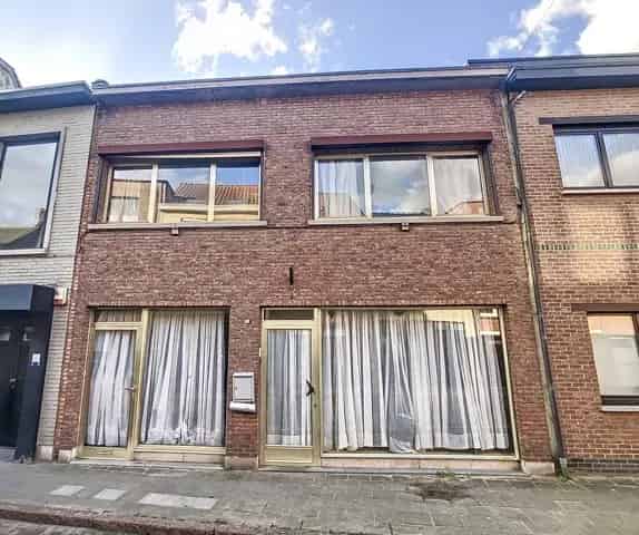 Huis te koop Niel - Ruim te renoveren handelshuis 175m²