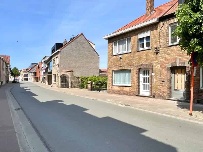 Huis te huur Heist-centrum: renovatieproject met tuin en parking
