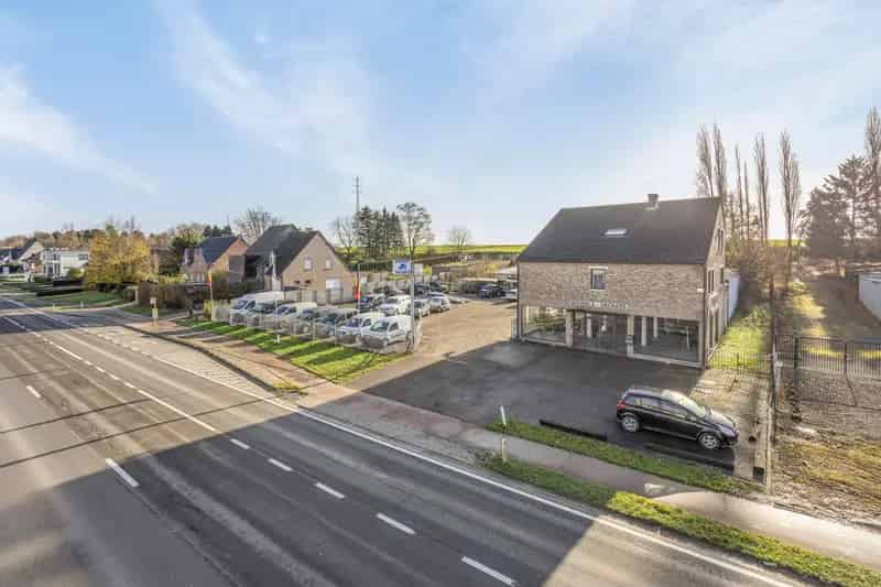 Handelspand met Appartement Woonst Atelier Showroom Bouwgrond