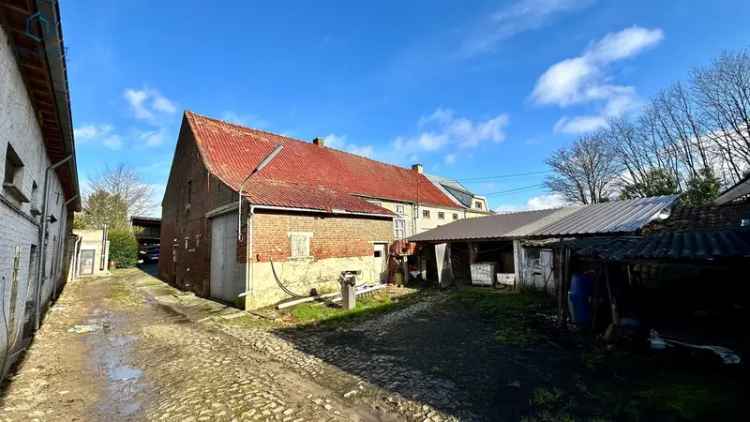 Charmante te renoveren hoeve te Galmaarden