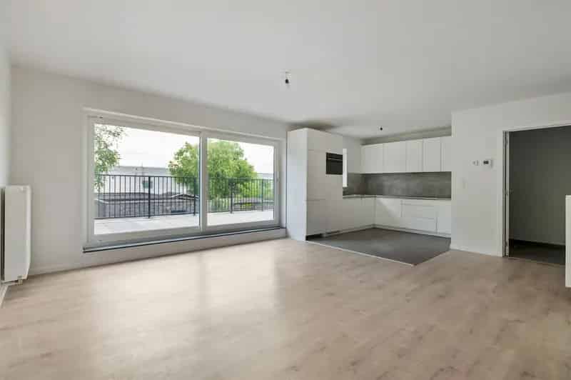 Appartement te huur 90m2 2 slaapkamers ruim terras