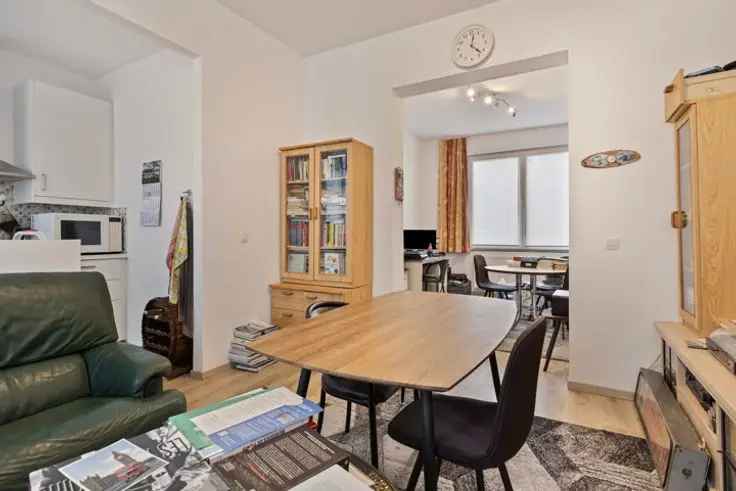 Huis te Koop Anderlecht: 4 Slaapkamers, Binnenplaats, Nabij Astridpark