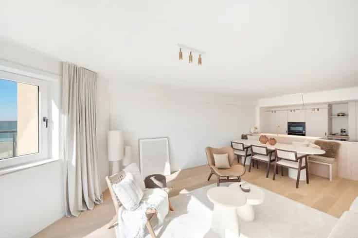 Appartement Te Koop: Gerenoveerd met Zeezicht