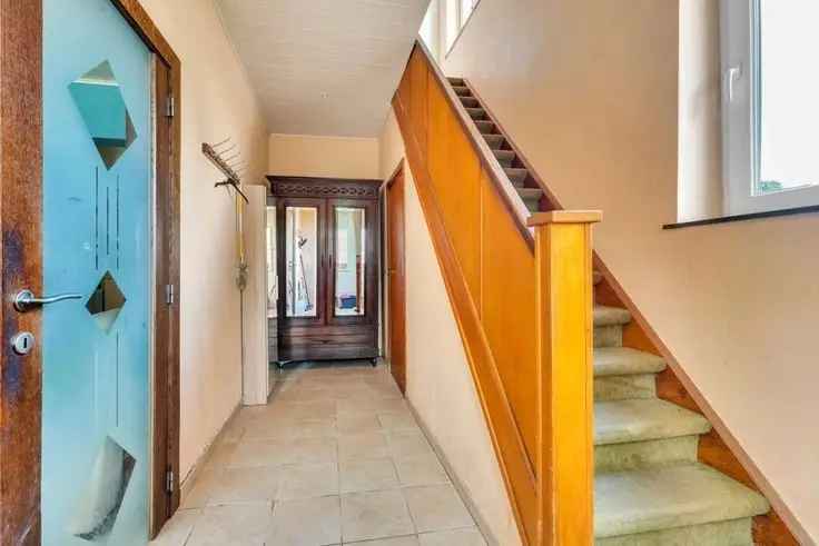Huis Te Koop Sint-Truiden: Ruime Woning Op Te Knappen