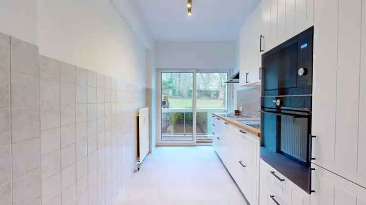 Huur appartement in Woluwe-Saint-Lambert met 1 slaapkamer en terras