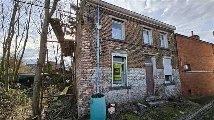 Huis te renoveren met 4 ruimtes en tuin