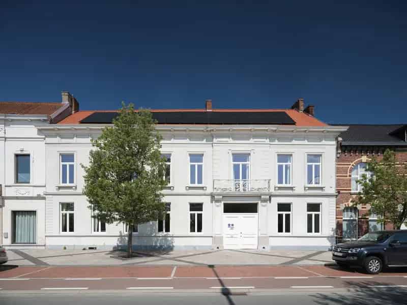 Karaktervolle woning met prachtige tuin in centrum Ronse!
