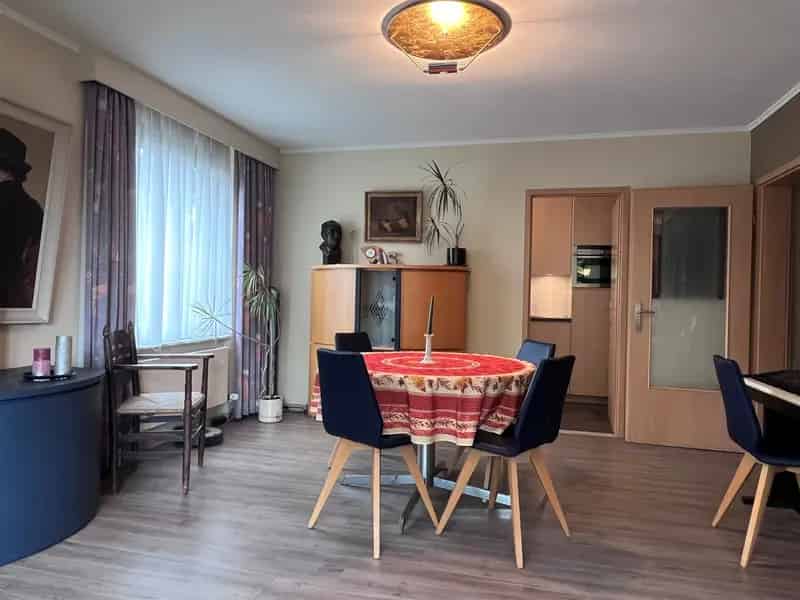 Appartement te koop: Instapklaar appartement met terras en autostaanplaats
