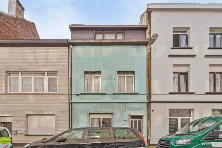 Huis Te Koop Stad: Te renoveren Eengezinswoning
