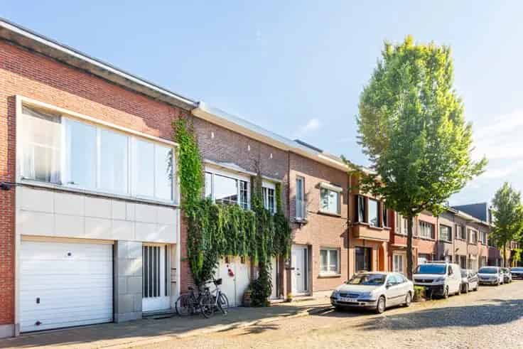 Huis Te Koop Nabij Winkels Scholen En Parken