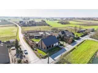 Huis te Koop Torhout - Villa met Loodsen