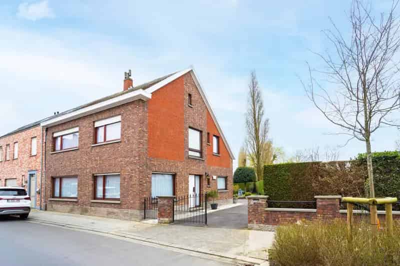 Ruime woning te huur in Kuurne met 4 slaapkamers en garage