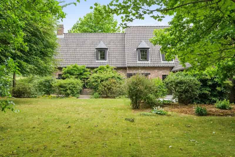 Huis te koop in Munte: Ruime gezinswoning op groot perceel