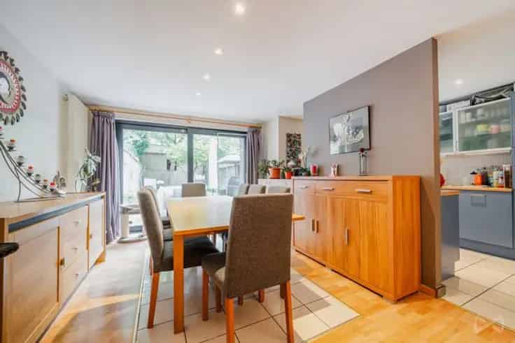 Huis te Koop Nijvel: Centrum, 3 slaapkamers, 2 badkamers, garage