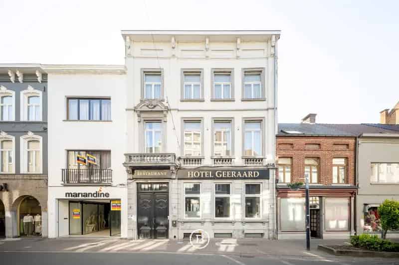 Herenhuis te koop Geraardsbergen: Hotel met 11 kamers
