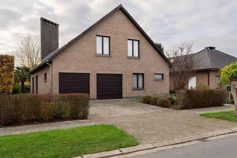 Villa te Lint 5 slaapkamers 254m² 832m² perceel