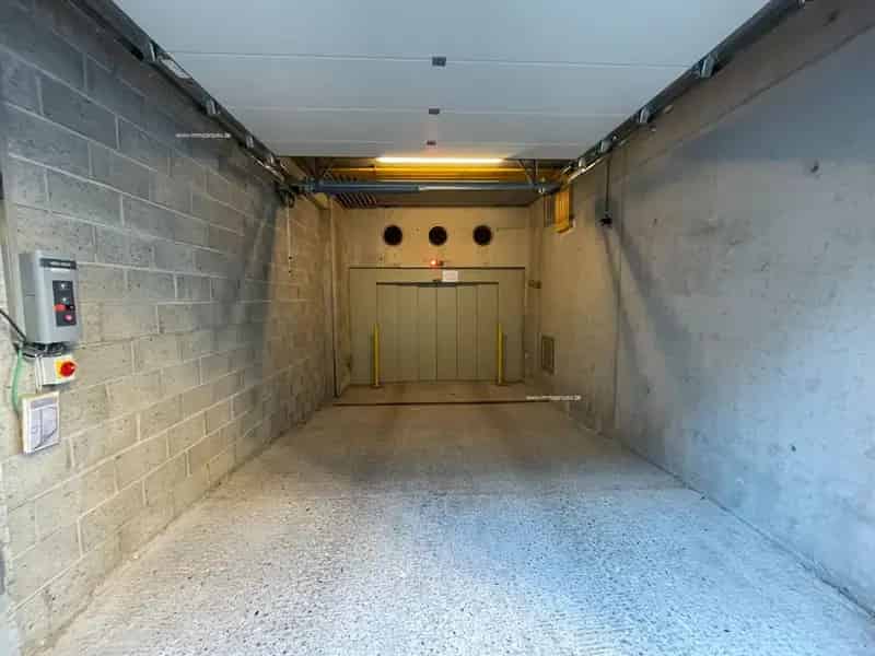 Garage te koop Oostende Centrum - Ondergrondse staanplaats met lift